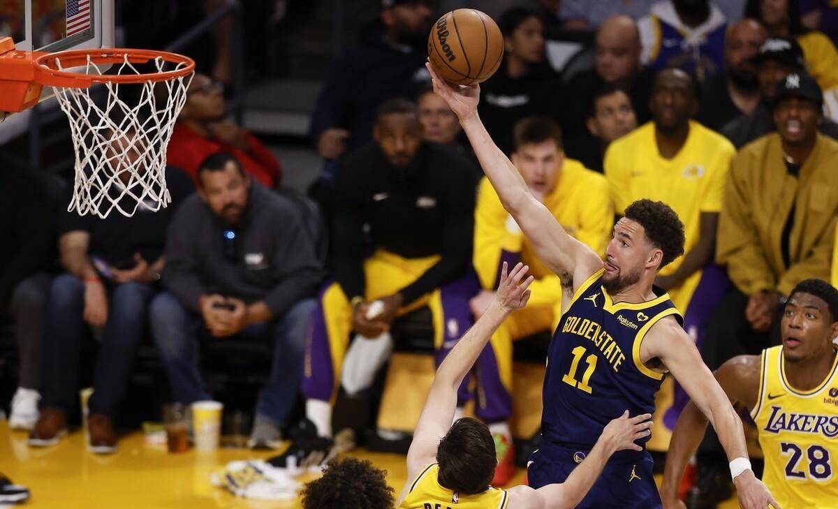 2021年赛季:库里在对阵湖人比赛中砍下半场38分,展现绝佳状态!的简单介绍 2021年赛季:库里在对阵湖人比赛中砍下半场38分,展现绝佳状态!的简单介绍