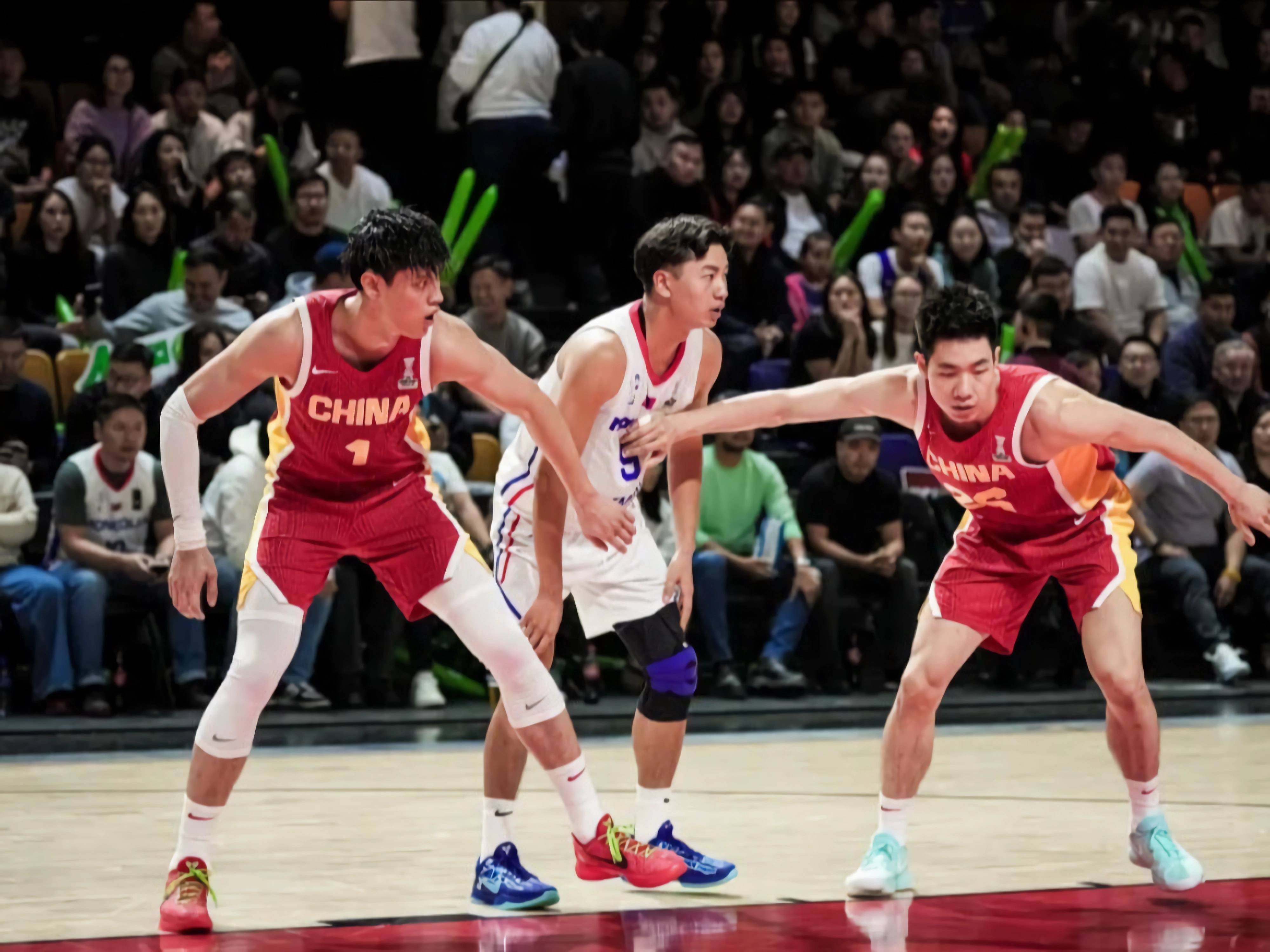 中国男篮运动员飞赴海外参加高水平训练营 中国男篮运动员飞赴海外参加高水平训练营