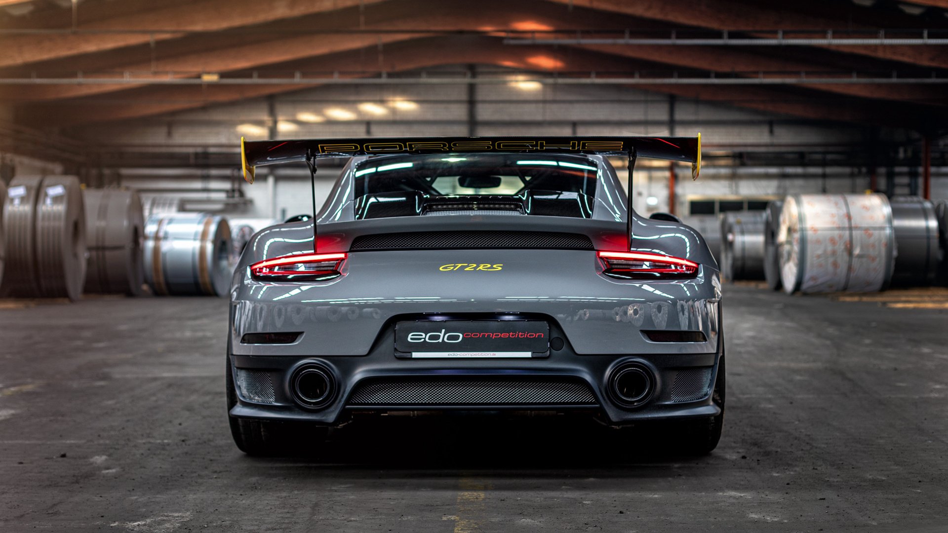 社交媒体热议国足比赛,话题不断,国足评论文章