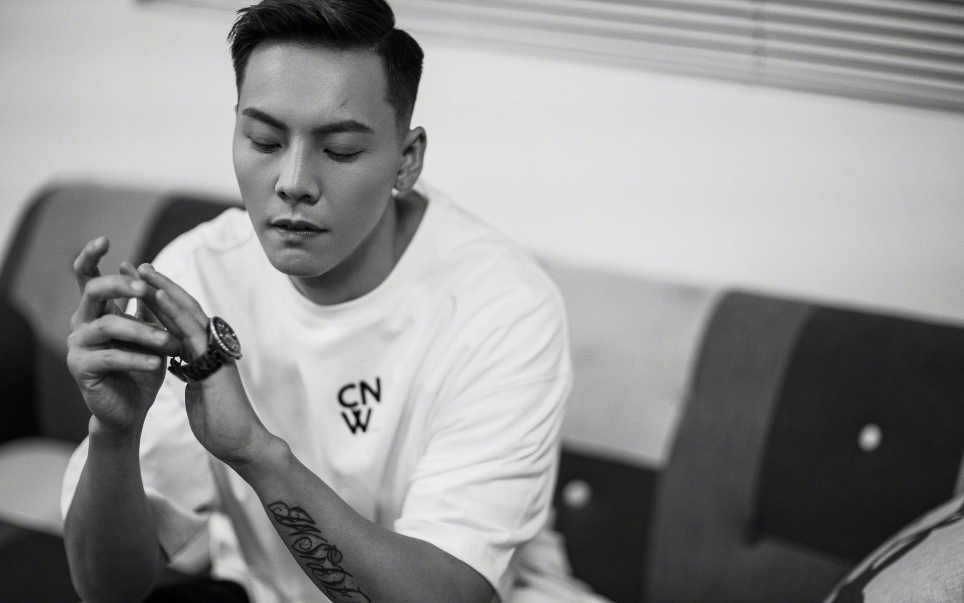 狼队多点开花，莫利纽球场目标三分，莫莉篮球