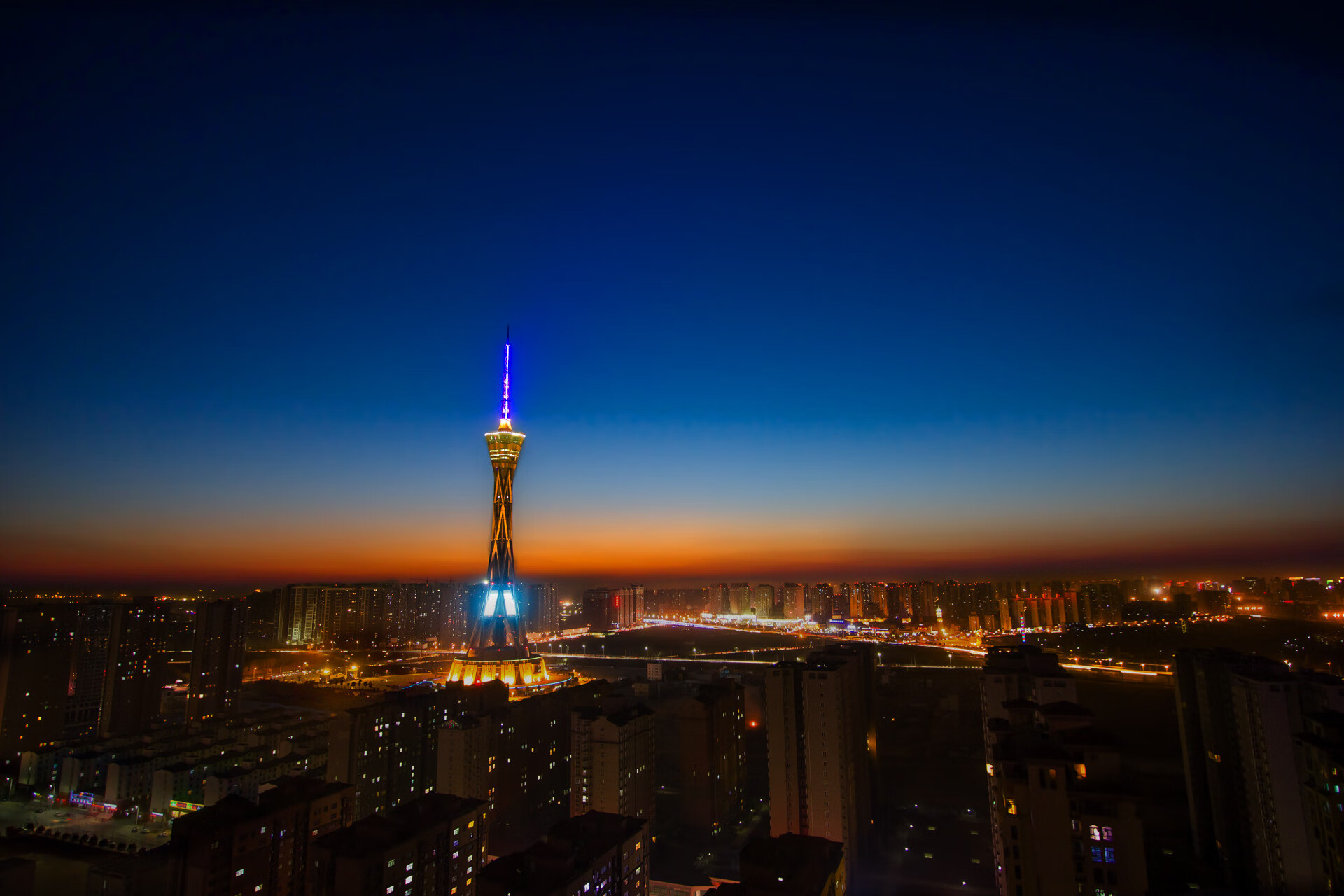 英超决战在即:悬念重重,精彩绝伦!,英超决赛一般在几月