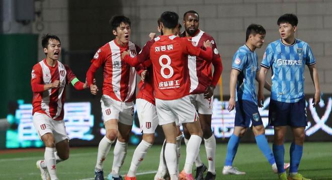 关于乐鱼体育:中超“奇葩”规定引争议，球迷：足协是来“整活”的吗？的信息