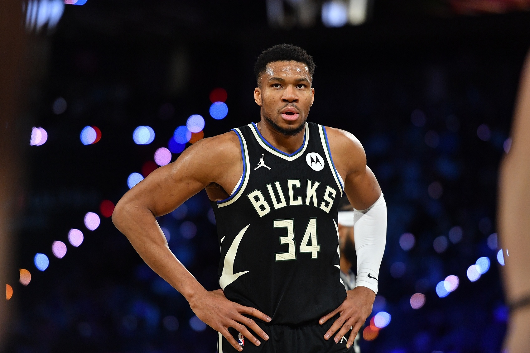 乐鱼体育:雄鹿队字母哥：如何克服伤病，重返巅峰，带领球队前进，再次冲击总冠军？的简单介绍